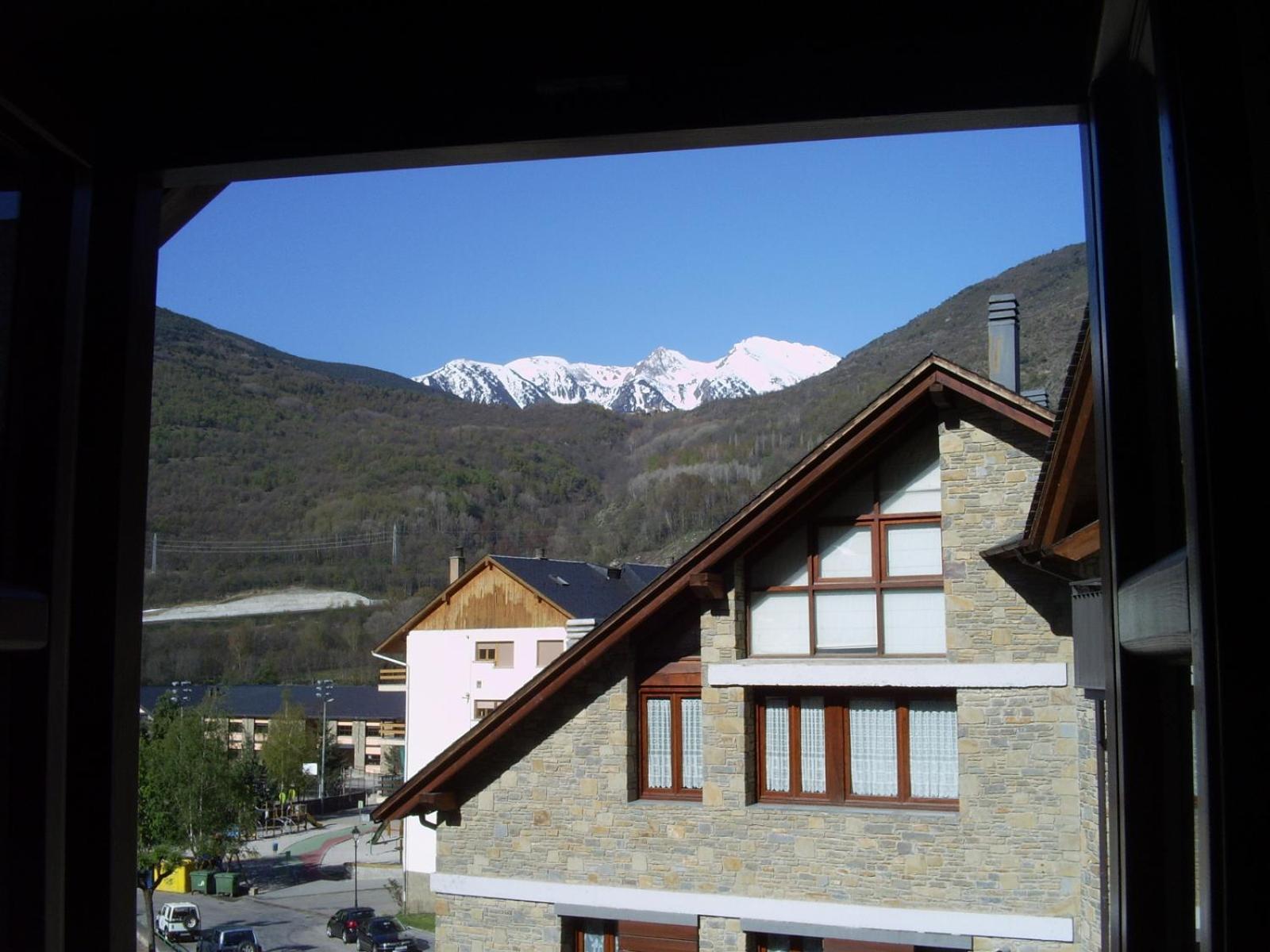 Apartaments Pirinenc Esterri d'Àneu Esterno foto